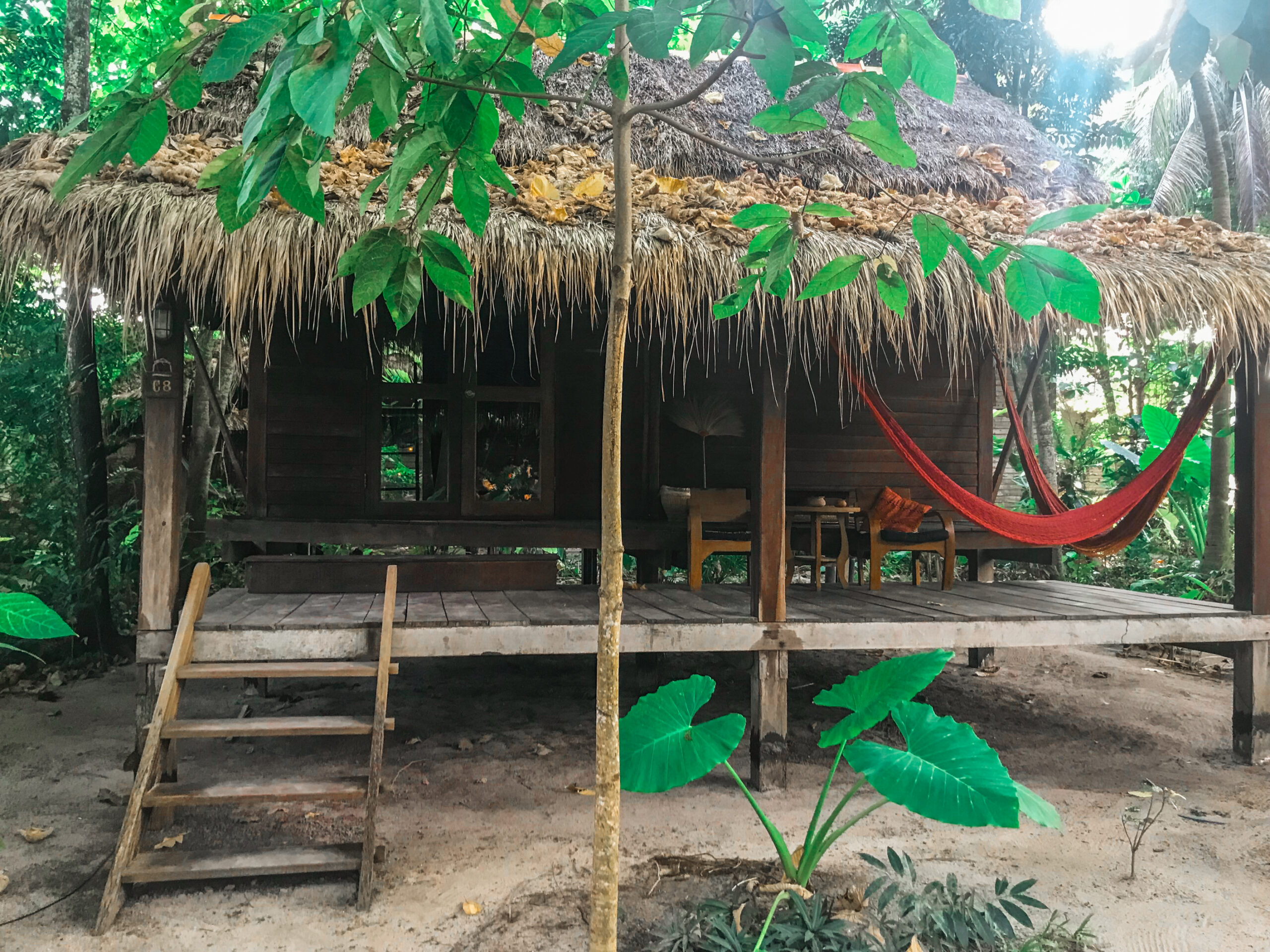 Vista da cabana do Castaway Resort localizado em Koh Lipe na Sunrise Beach