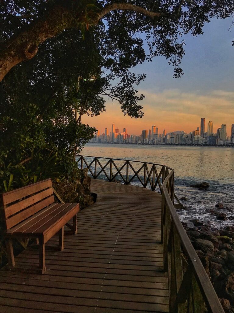 Sunset Deck Pontal Norte em BC