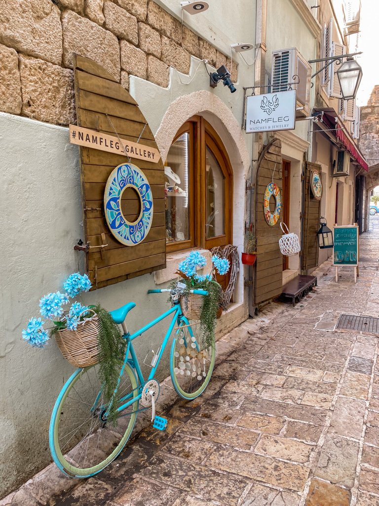 Bicicleta no Centro Historico de Budva