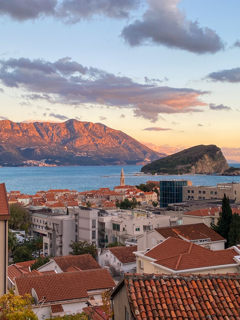 Vista Aerea de Budva em Montenegro