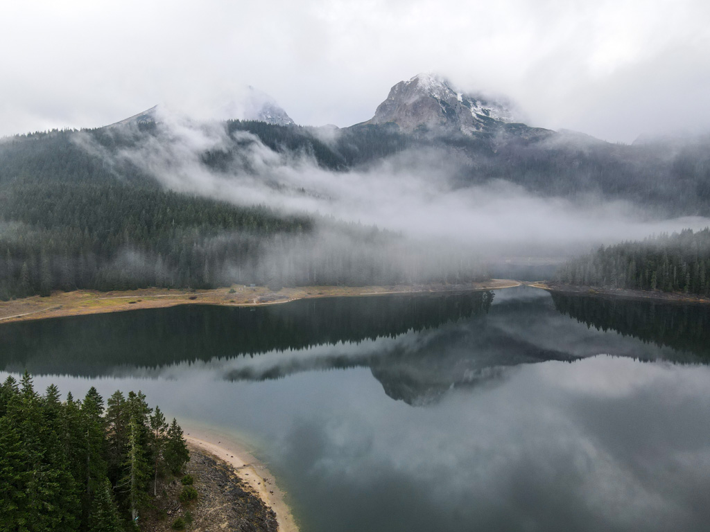 Lago negro em Zabljak