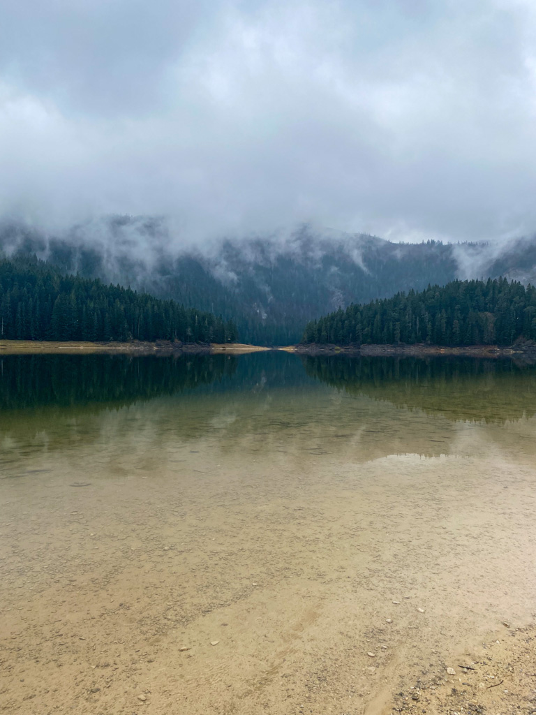 Lago negro em Zabljak